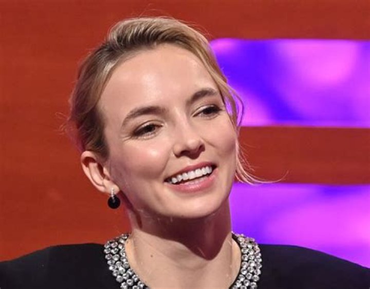 Actress Jodie Comer Classy outfits, Style, Fashion