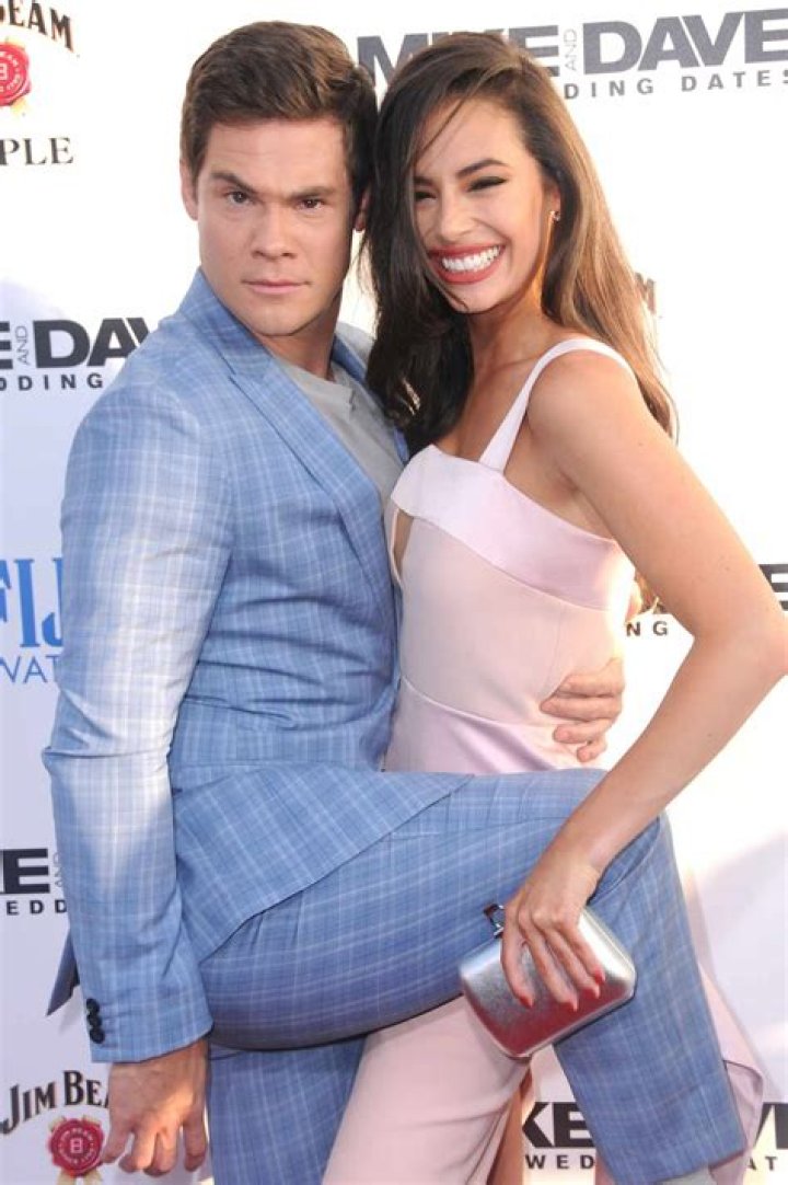 Adam DeVine and Chloe Bridges Cutest Couples at the 2016 People's