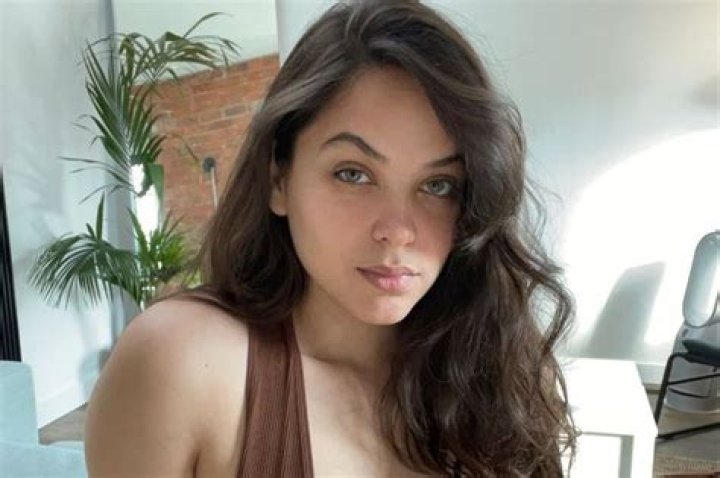 Amelie All Natural OnlyFans little.warren Review (Leaks, Nudes