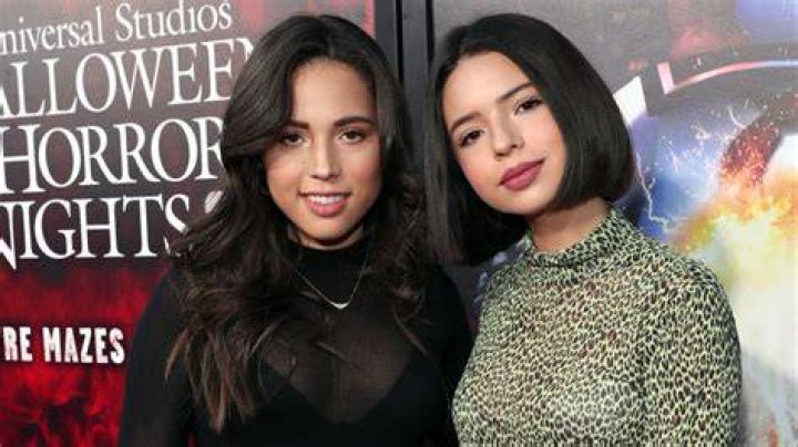 Aneliz Aguilar le ROBA las miradas de los fans de &Aacute;ngela Aguilar al