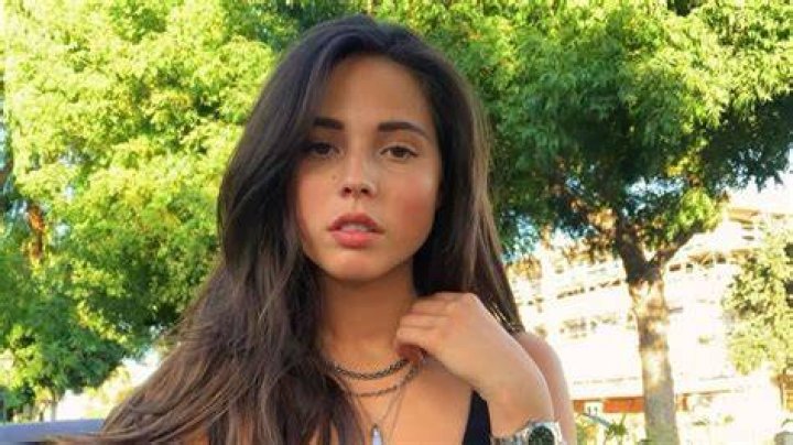 Aneliz Aguilar tiene el look de colegiala ideal para volver a clases y