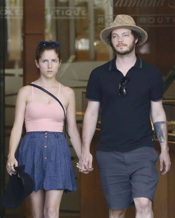 ANNA KENDRICK and Ben Richardson Out Shopping in Hawaii 07/19/2015