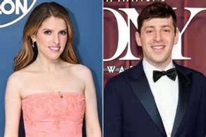 Anna Kendrick and Her Boyfriend on Vacation in Hawaii POPSUGAR