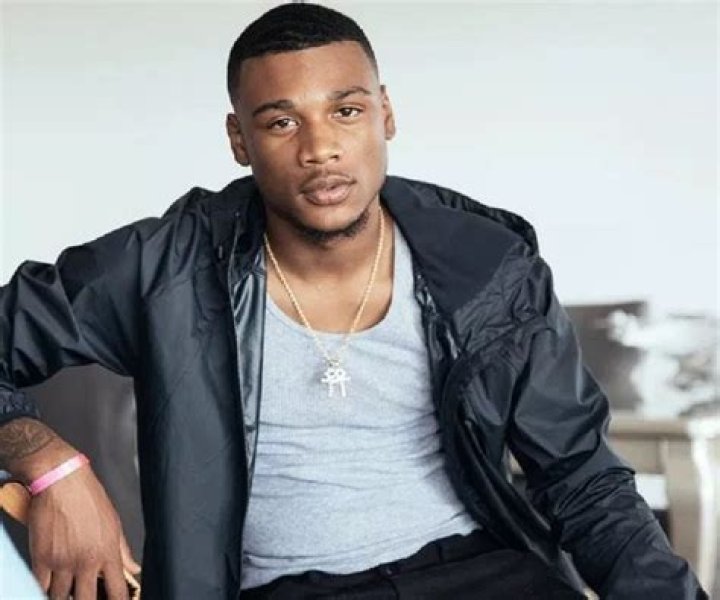 Armon Warren Biography Facts, Childhood, Family Life & Achievements