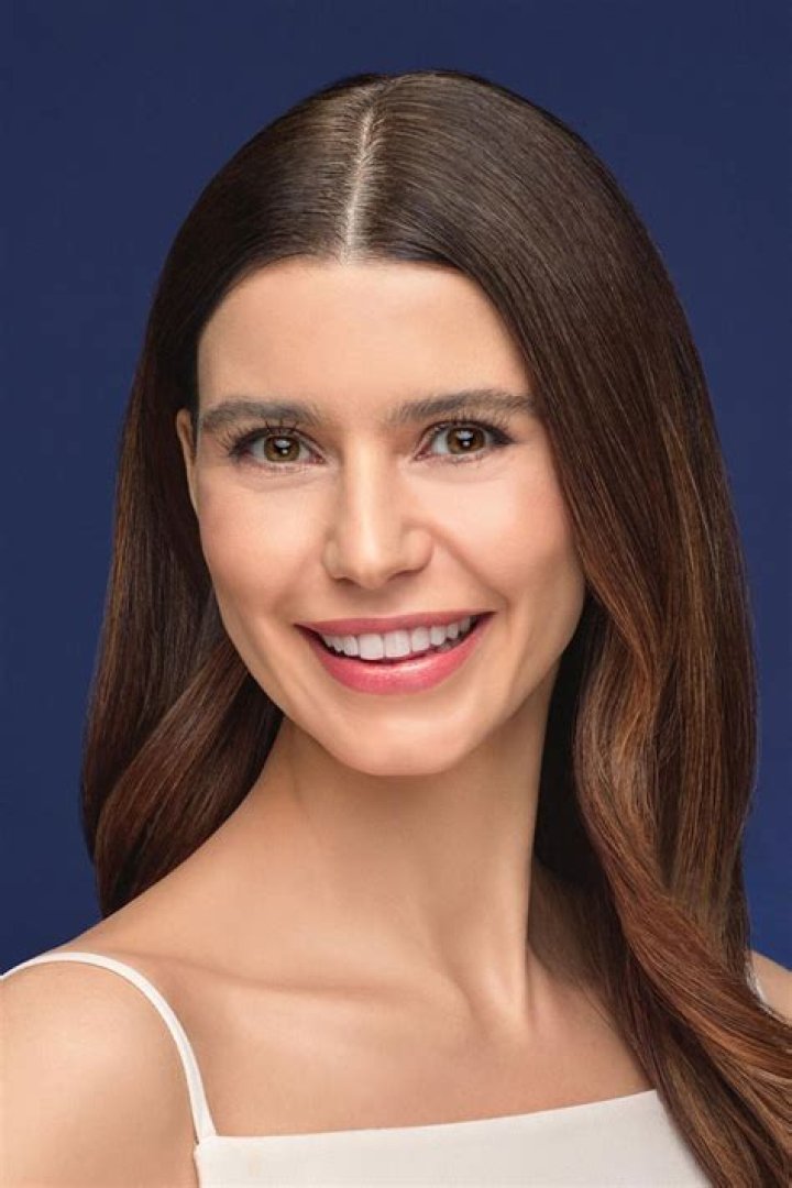Beren Saat's Biography Husband, Eyes, Height, Religion, Age