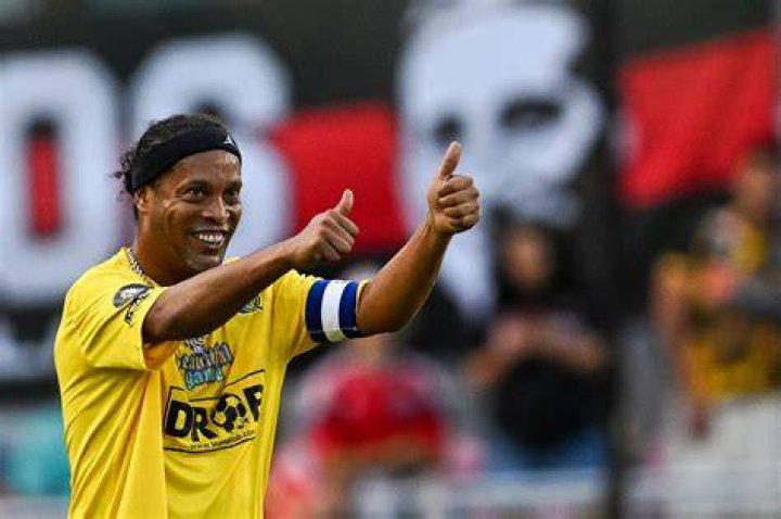 Brazil and Barcelona Legend Ronaldinho Confirms 2018 Retirement