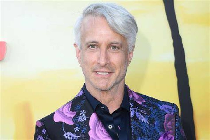 Bronson Pinchot and his &ldquo;cousin&rdquo; Mark LinnBaker, 1986 and 2017