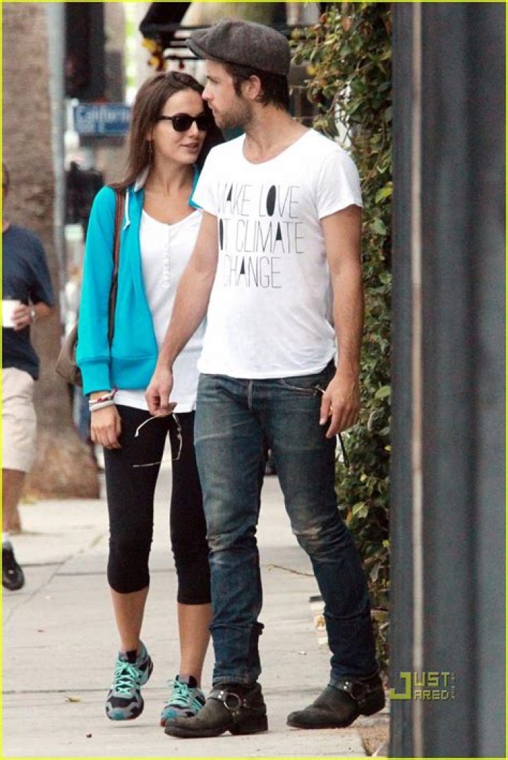 Camilla Belle & Justin Chatwin Brunch Buddies! Photo 2558622