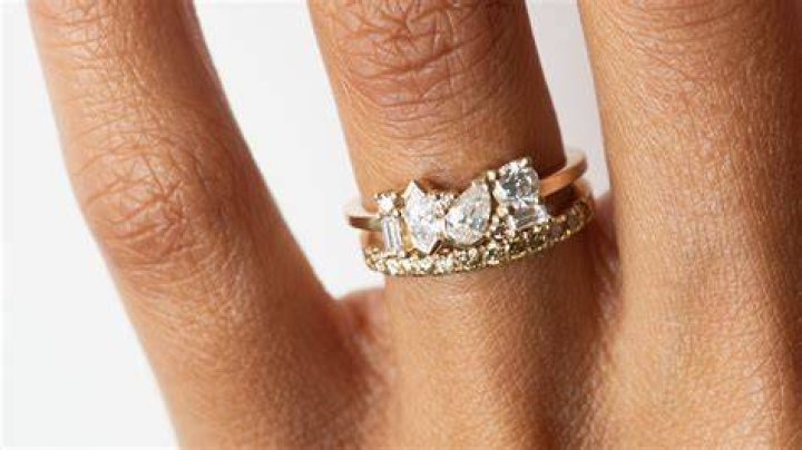 Can I wear my wedding ring after divorce?