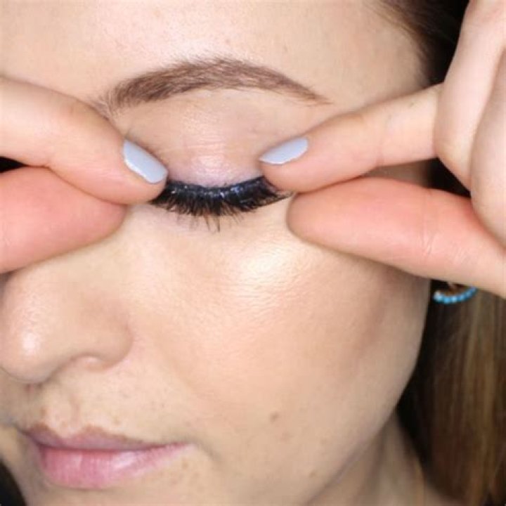 Can you wear fake eyelashes in Army uniform?