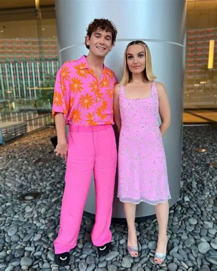 Chloe Fineman Partner Did She Marry Casey Thomas Brown?