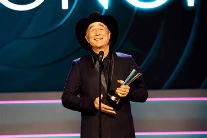 Clint Black Offers Up Hilarious Acceptance Speech at ACM Honors DRGNews