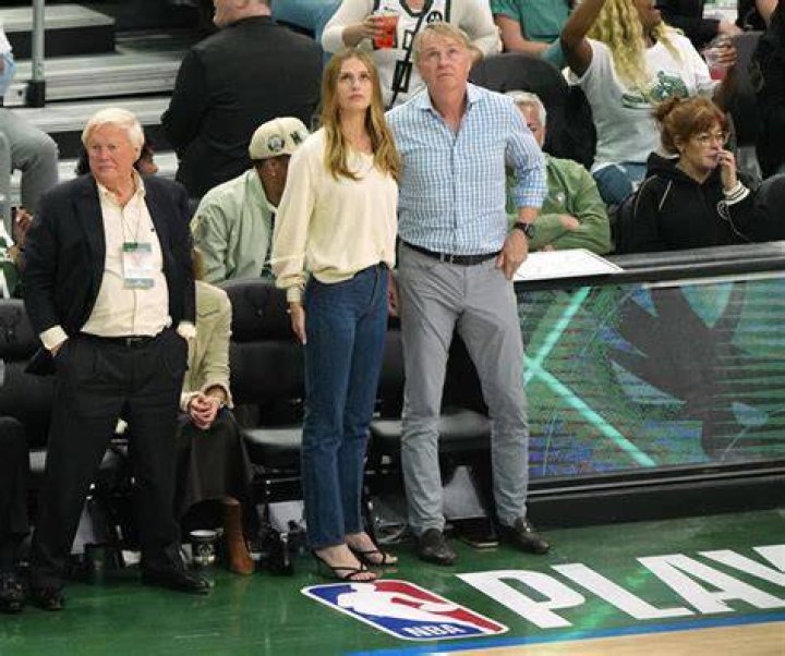 Daughter of Bucks owner zings Bill Simmons after Milwaukee GM talk