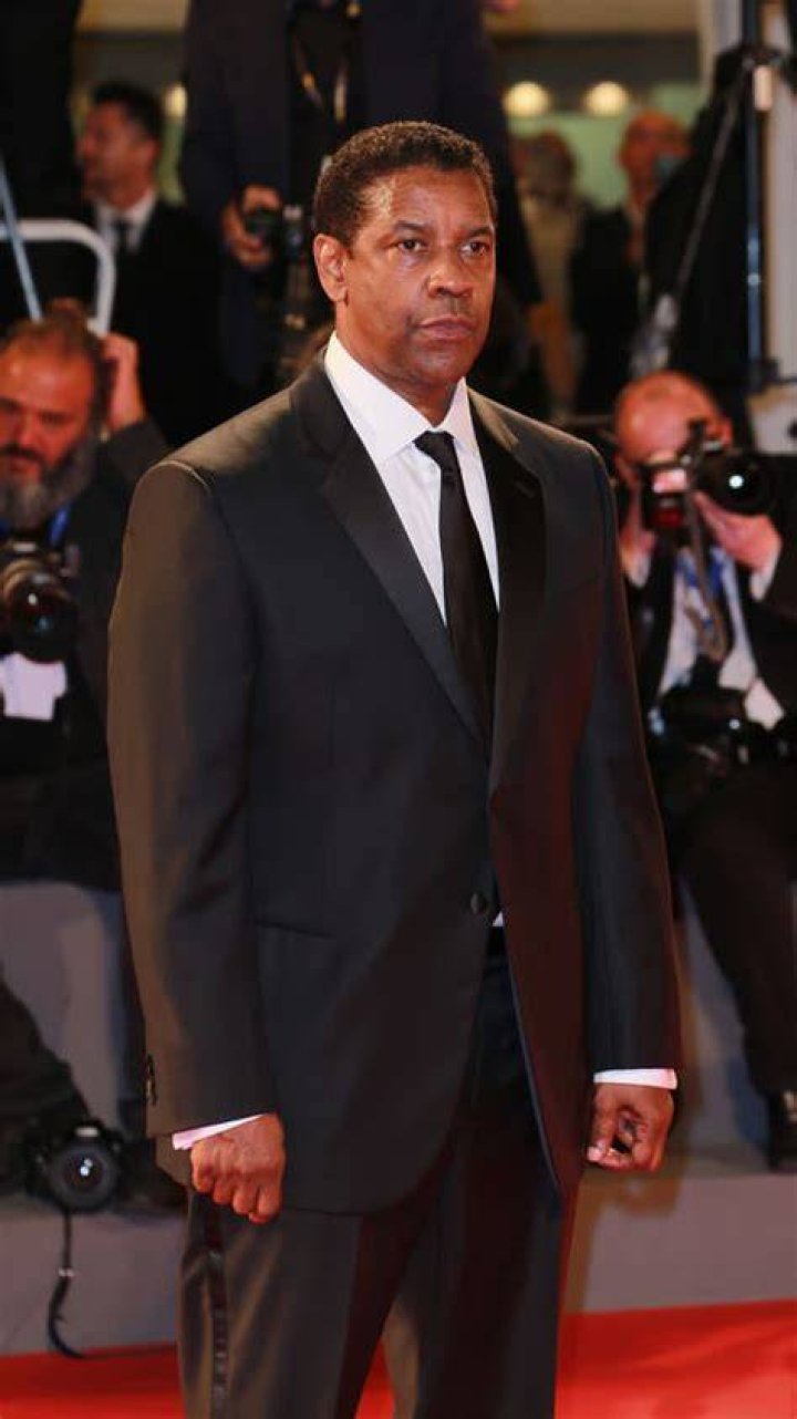 Denzel Washington&rsquo;s height, weight. Sculpted body at 63