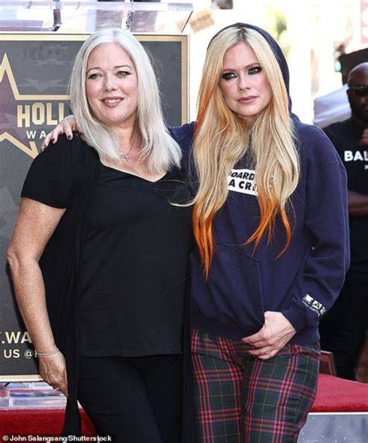 Does Avril Lavigne have kids or not? r/my_celebrity_crush
