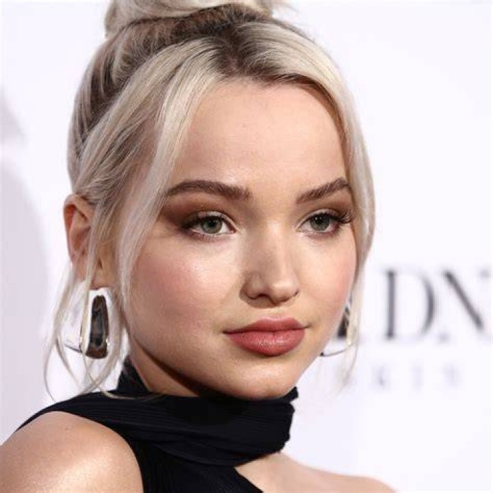 Dove Cameron Age, Net Worth, Boyfriend, Family & Biography