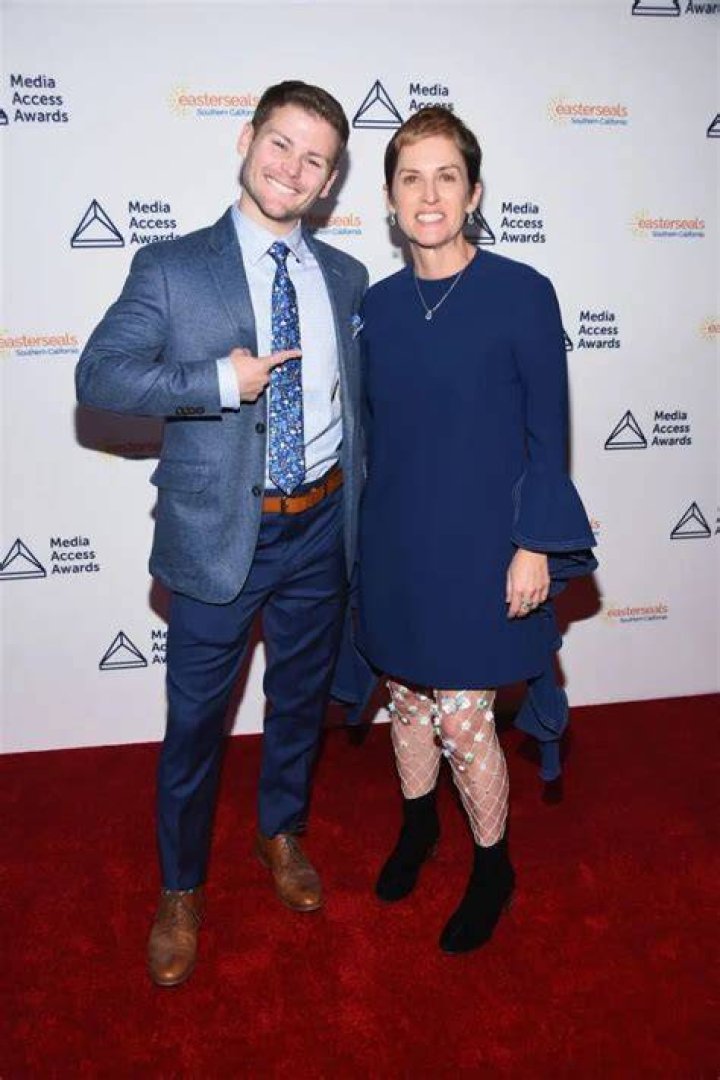 Drew Lynch Wife Is He Married To Girlfriend Melanie Sergiev