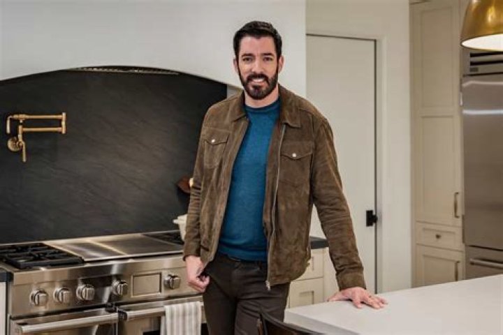 Drew Scott Is The Latest Celebrity Parent To Hide His Kids&rsquo; Face, And