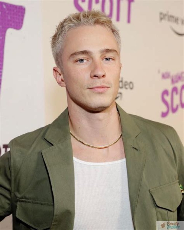 Drew Starkey 9 facts about new teen icon