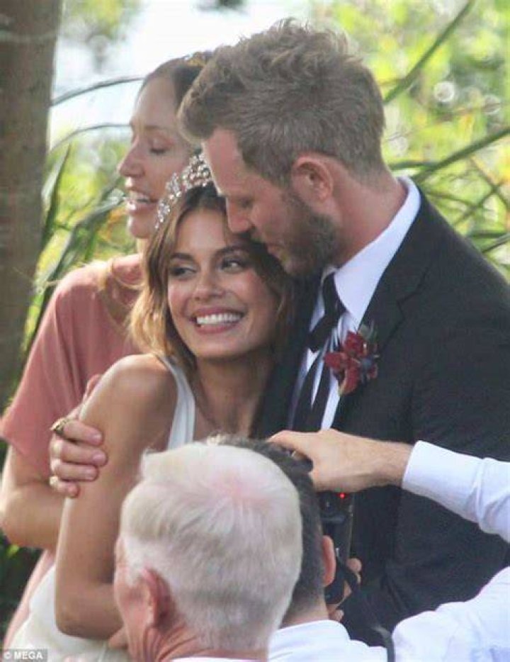 Dynasty star Nathalie Kelley ties the knot with fianc&eacute; Jordy Burrows