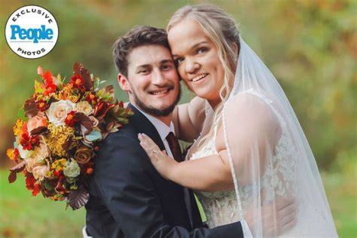 Elizabeth Johnston and Spencer Burns's Wedding Website The Knot
