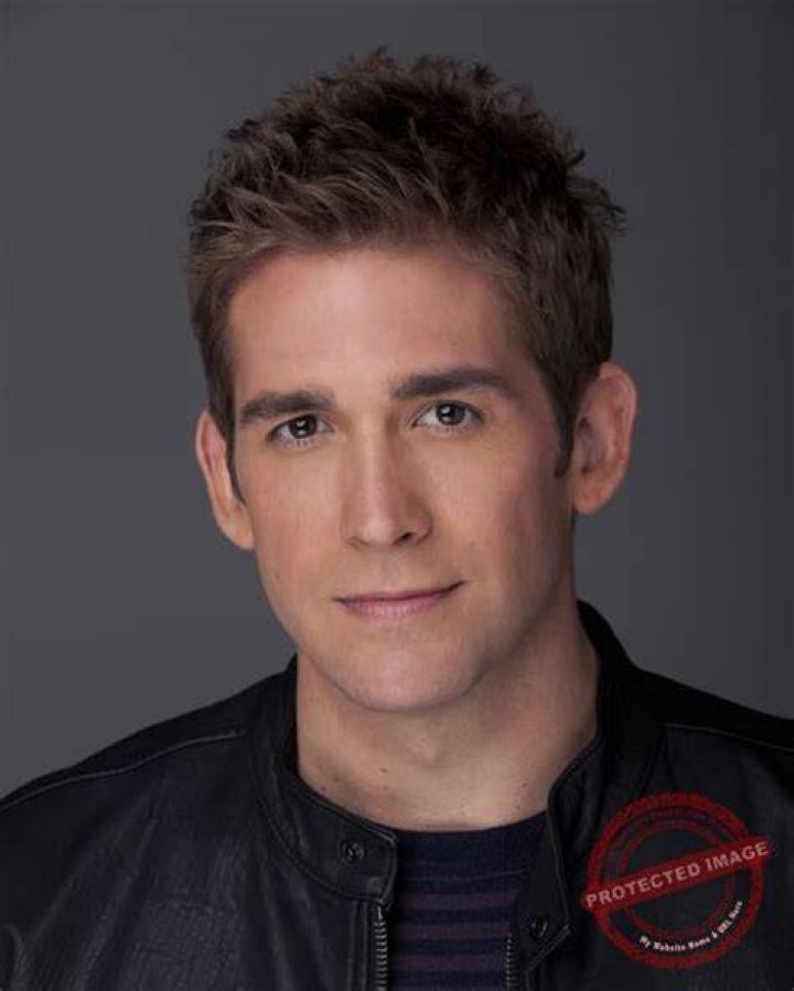 Eric Szmanda Bio, Wiki, Age, Wife, Family, Height, CSI, Now, Movies