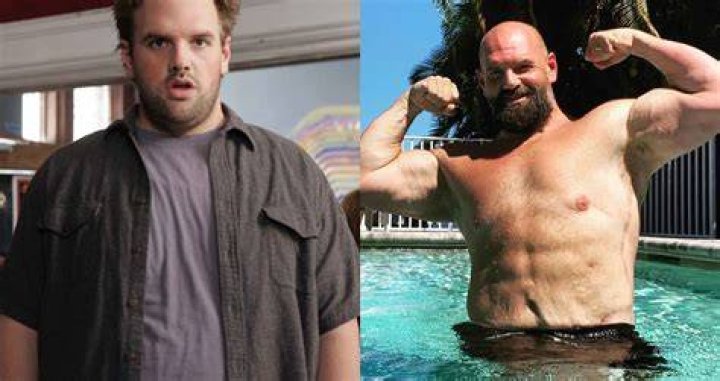Ethan Suplee Shows Off Ripped Abs, Talks Excess Skin