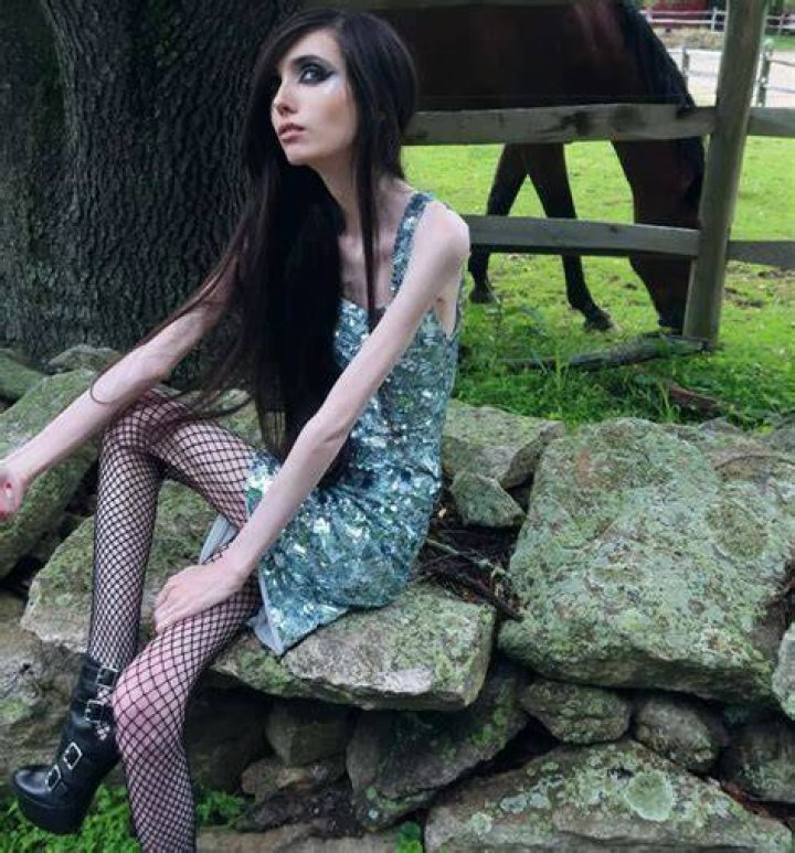 Eugenia Cooney 2019 Healthy Eugenia Cooney S Friends Forced Her Into