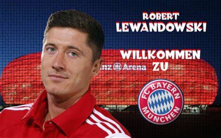 FC Bayern M&uuml;nchen Robert Lewandowski mit drei Toren beim 50Sieg
