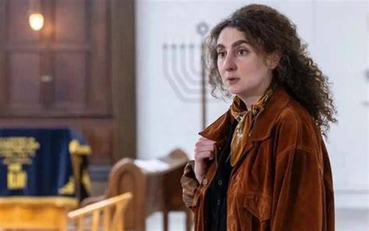 Female Rabbi Trolled by Conservative Pundits for Having a Beard EDGE