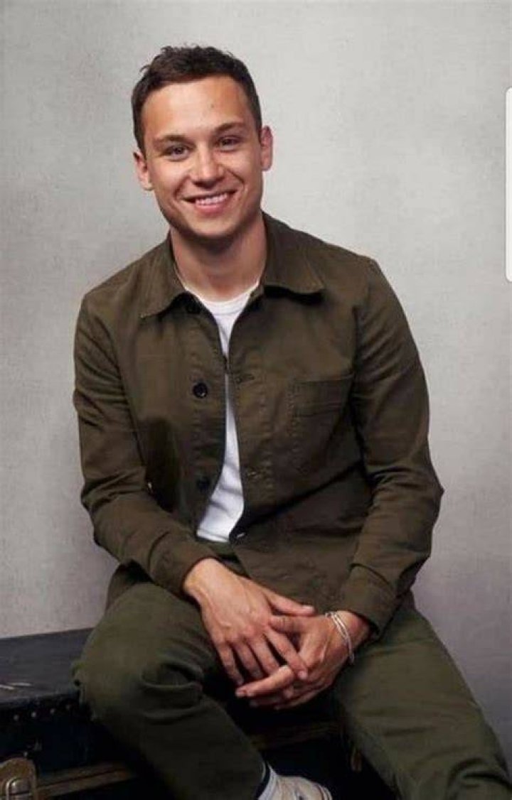 Finn Cole Wiki, Net Worth, Age, Height, Brother, Girlfriend