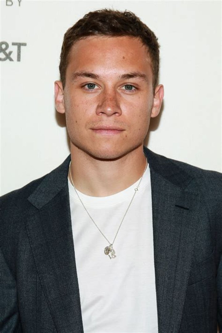 Finn Cole's Dating History Relationships And Love Affairs