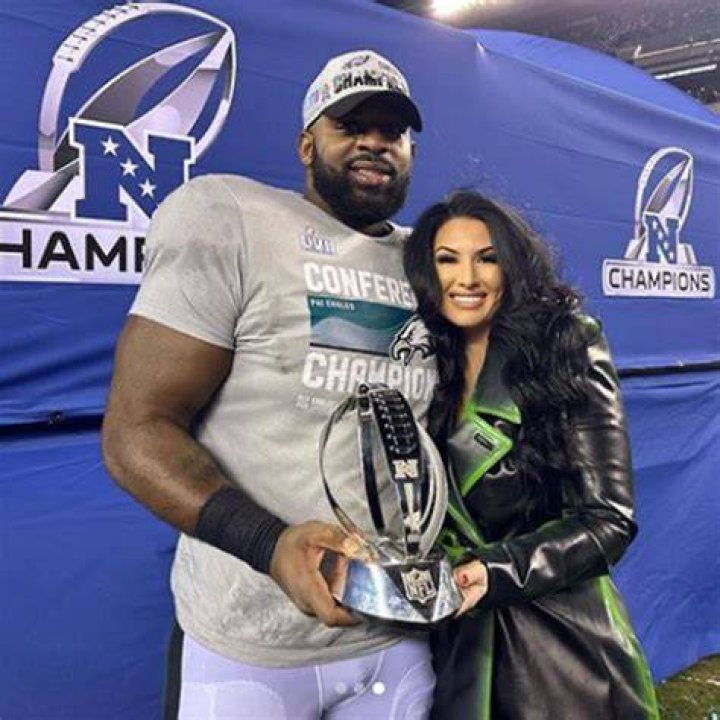 Fletcher Cox Wife, Salary, Net Worth, Dating, Girlfriend, Family, Facts