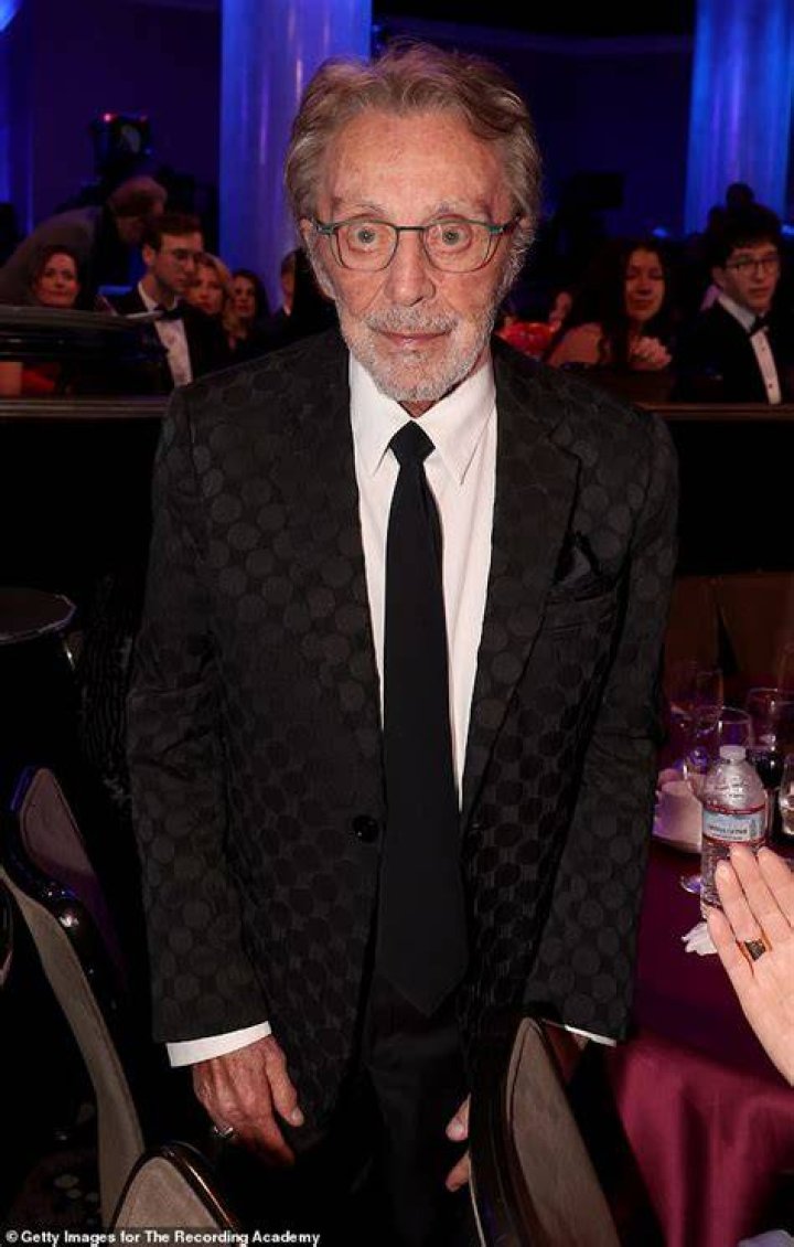 Frankie Valli's estranged wife Randy wants singer to cover her divorce