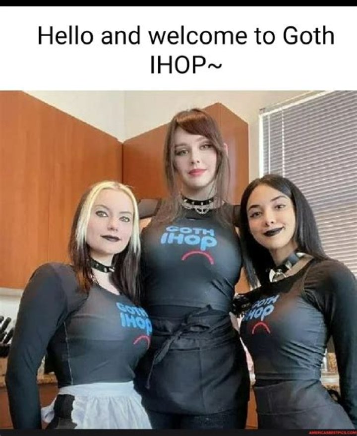 GOTH IHOP with Sinnocent and Susu! r/TashaLeigh