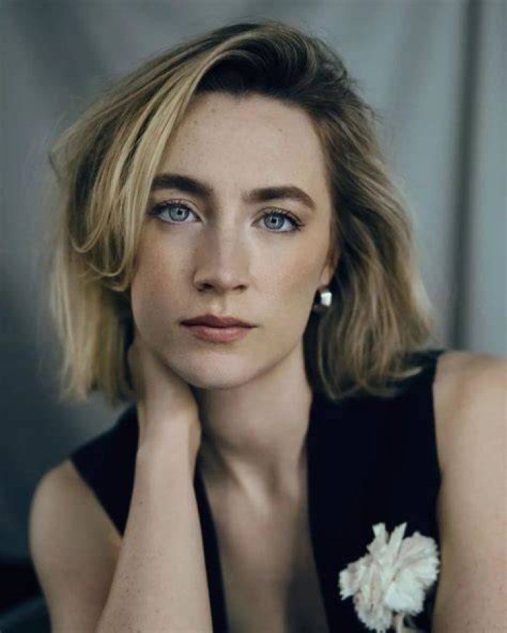 &iexcl;Cu&aacute;nto amor! As&iacute;, Saoirse Ronan llama a Timoth&eacute;e Chalamet E! News