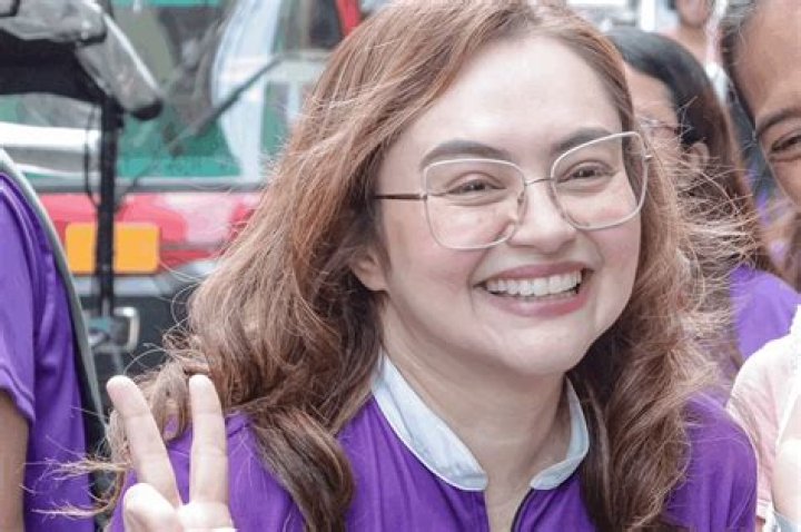 IN PHOTOS Angelika Dela Cruz 2022 with family at the beach