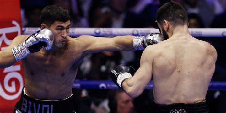 &iquest;Cu&aacute;nto dinero ganar&aacute; Dmitry Bivol por pelear con Sa&uacute;l &laquo;Canelo&raquo; &Aacute;lvarez