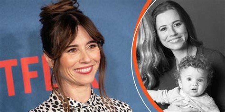 Is Linda Cardellini Married? Kids, Husband; What's Her Net Worth 2022?