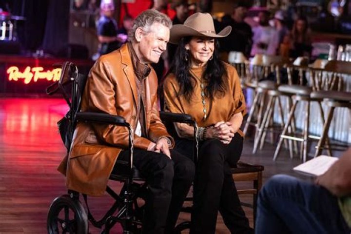 Is Randy Travis still living? 2023