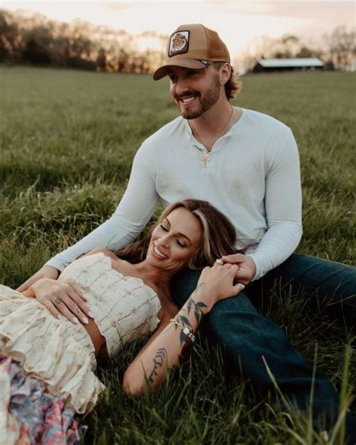 Is Wallen still Engaged to his Fiance? Girlfriend & Wife