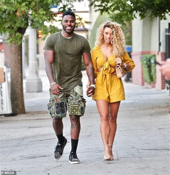 Jason Derulo and his girlfriend Jena Frumes put on a lovedup display