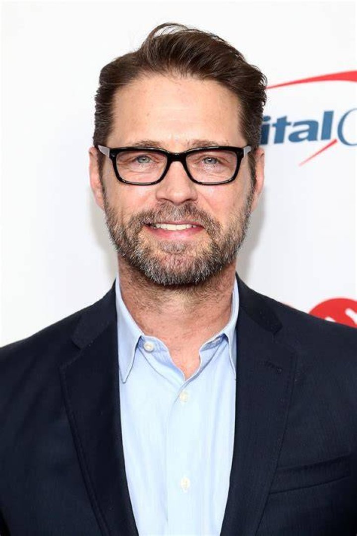 Jason Priestley Biography (Age, Height, Girlfriend & More) mrDustBin