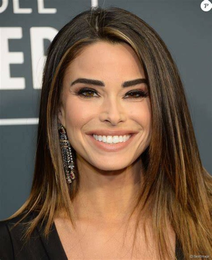 Jennifer Lahmers is dating "hot doctor" Dr. Mike!