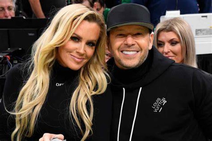 Jenny McCarthy and Donnie Wahlberg Are The Latest Victims of Tabloid