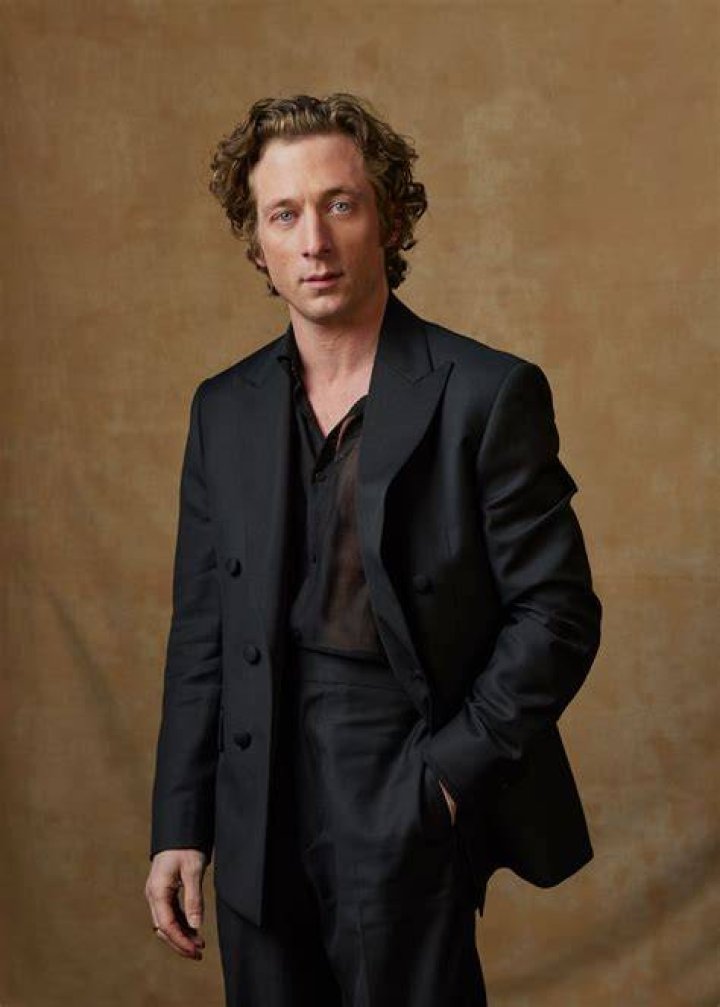 Jeremy Allen White Biography, Height & Life Story Super Stars Bio