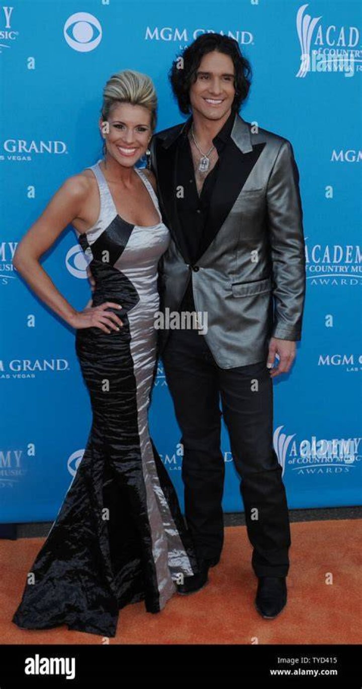 Joe Nichols + Heather Singleton Country Love Stories