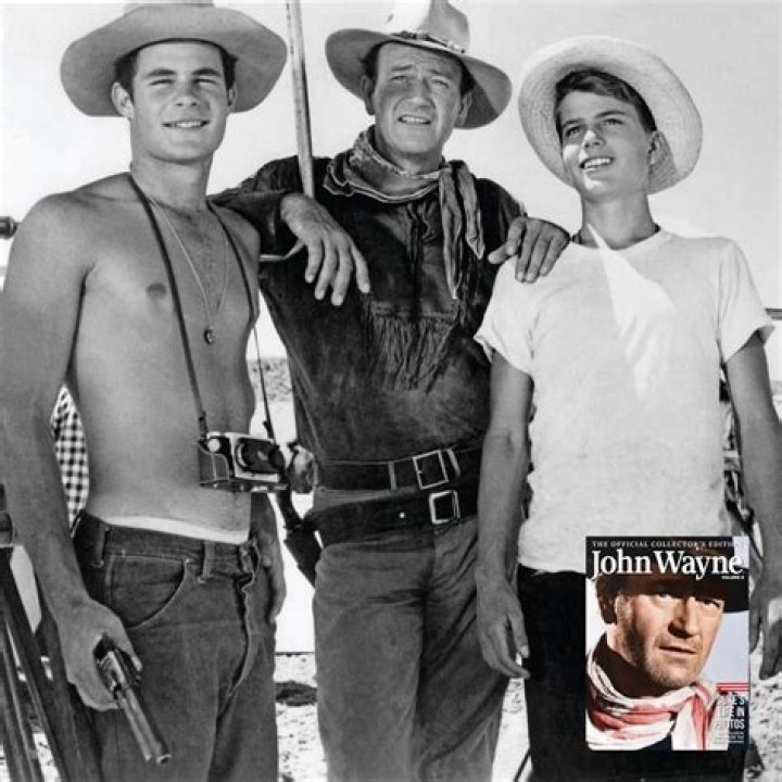 John Wayne with his sons John wayne, John wayne movies, Wayne