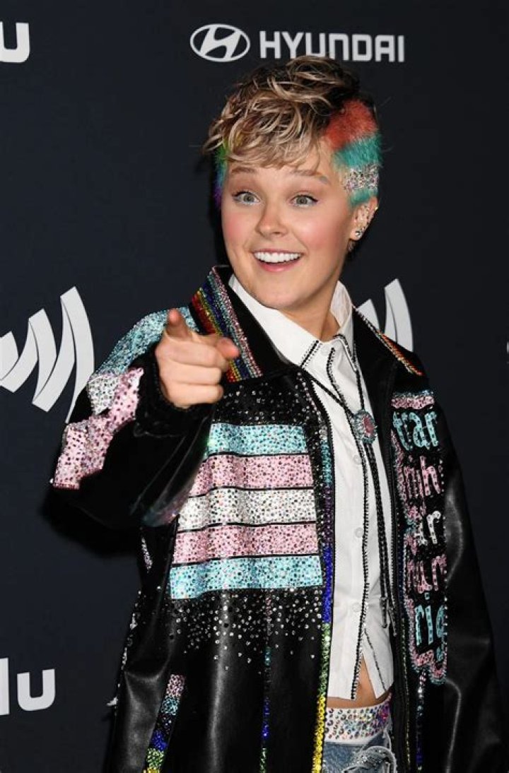 JoJo Siwa Says Her Former Employer Had A Negative Reaction To Her