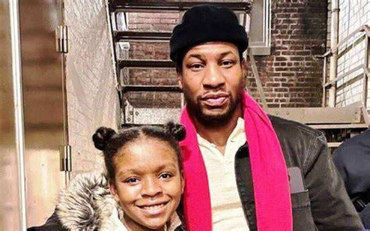 Jonathan Majors And Daughter Image to u